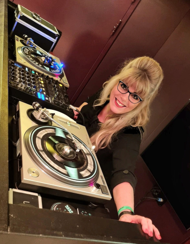 DJ MISS TWIST