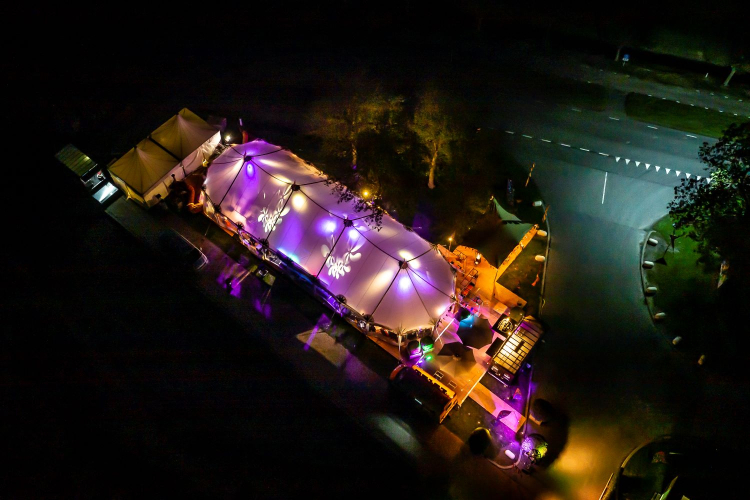 alphatentevent-luxury_dream_tent-10x27_meter-bovenaanzicht-bedrijfsevent