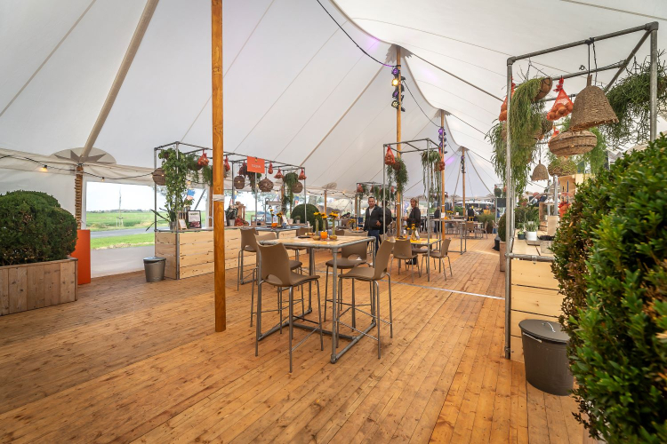 alphatentevent-luxury_dream_tent-10x27_meter-interieur-houten_vloer