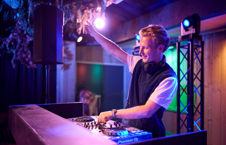 DJ