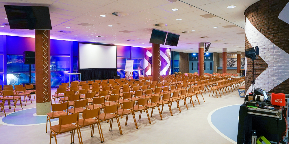 Omnisport Apeldoorn - Zakelijke bijeenkomst in de promenade