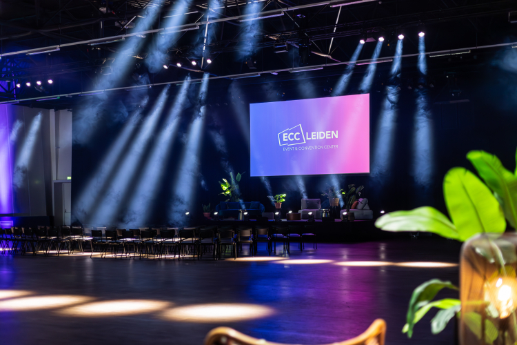 The Hall van ECC Leiden is geschikt voor bedrijfsfeesten, evenementen en congressen tot 1000 personen met eigen parkeerterrein pal voor de deur.