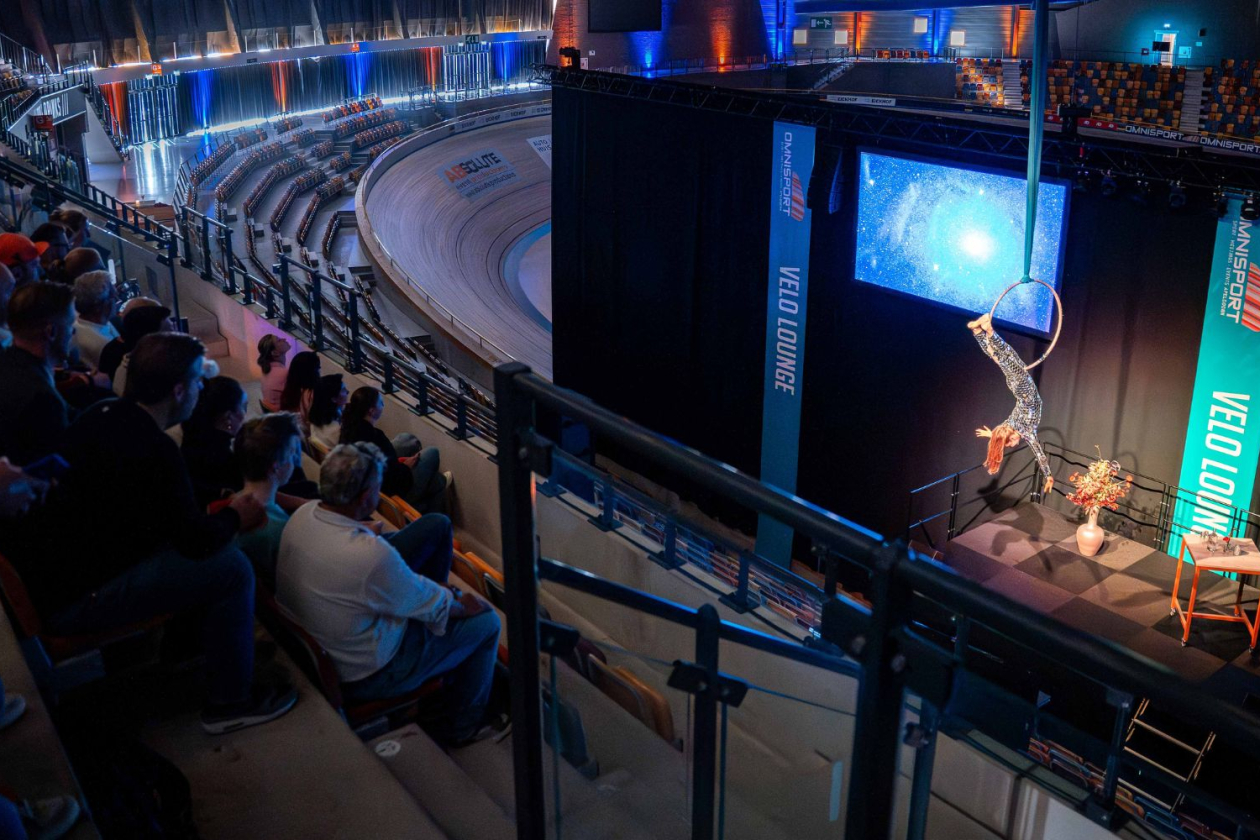 Omnisport Apeldoorn - Velo Lounge gecombineerd met tribune en act