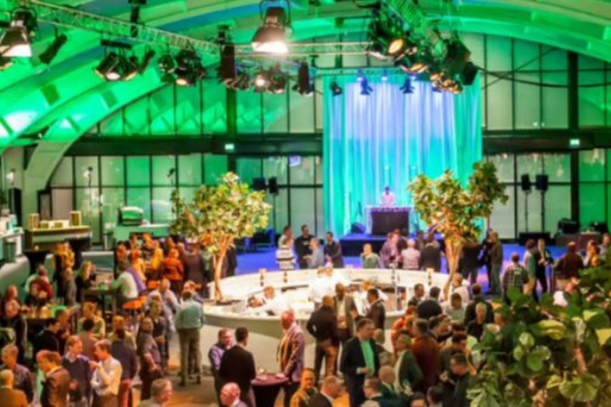 1931_bedrijfsfeest_groen.jpg " src=