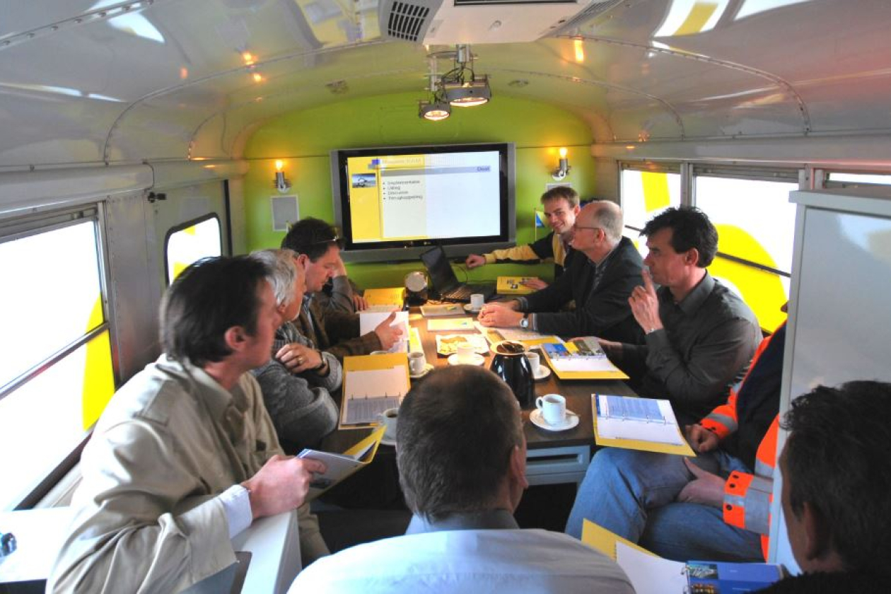 artikel_2brainstormbus.jpg break out ruimte, vergaderen, flexibel