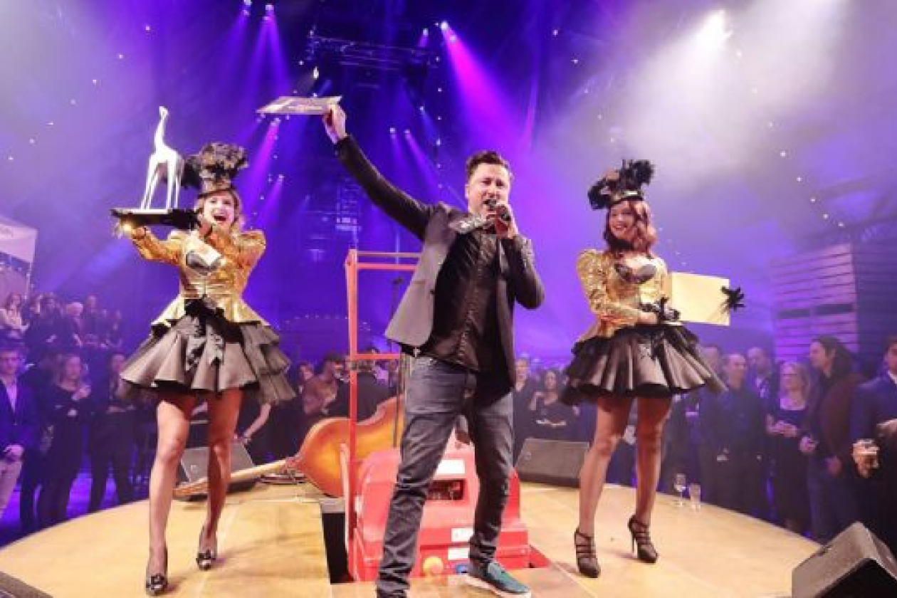 gouden_giraffe_award.jpg " src=