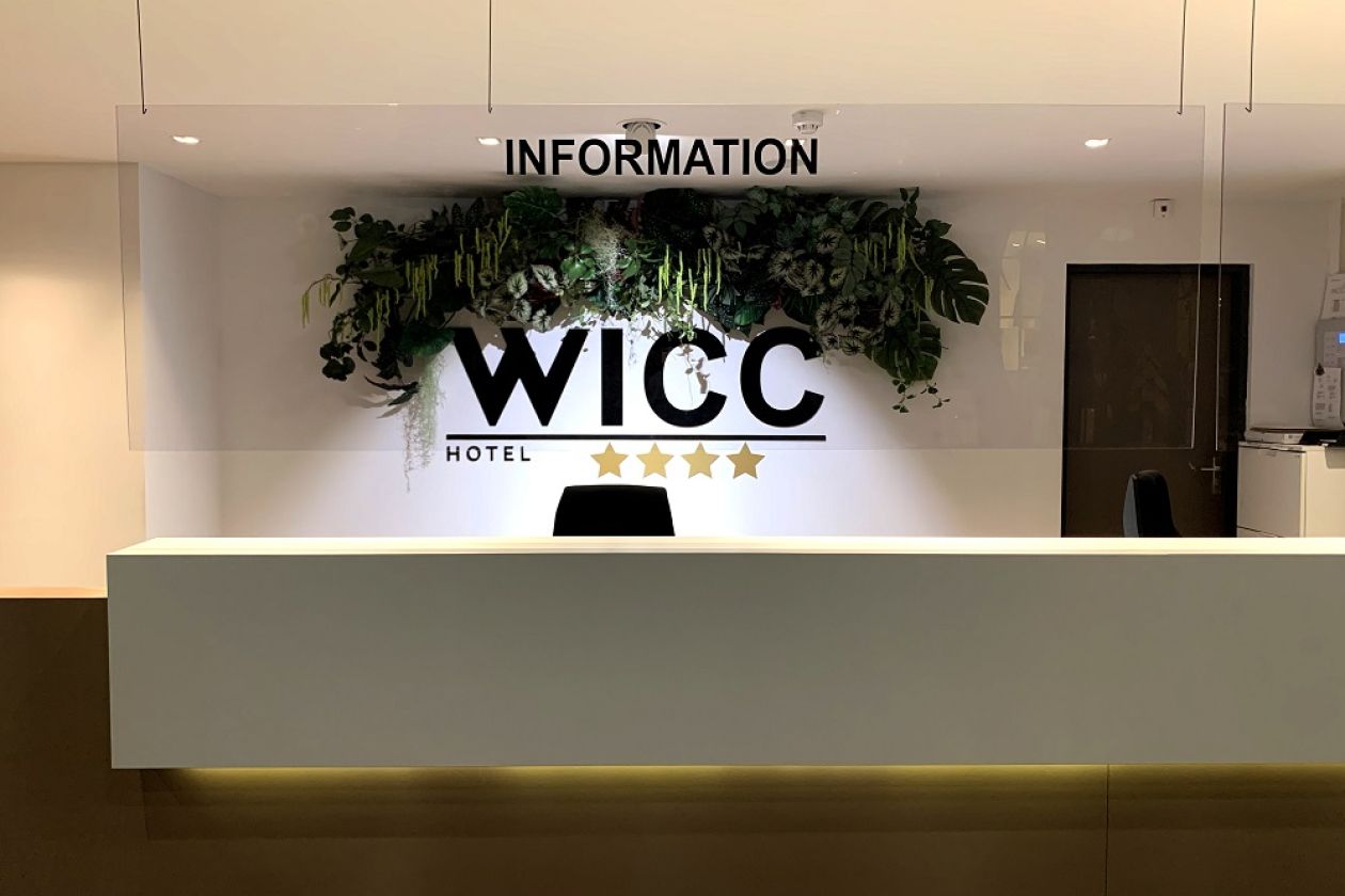 hotel_wicc_-_receptie_kleiner.jpg " src=
