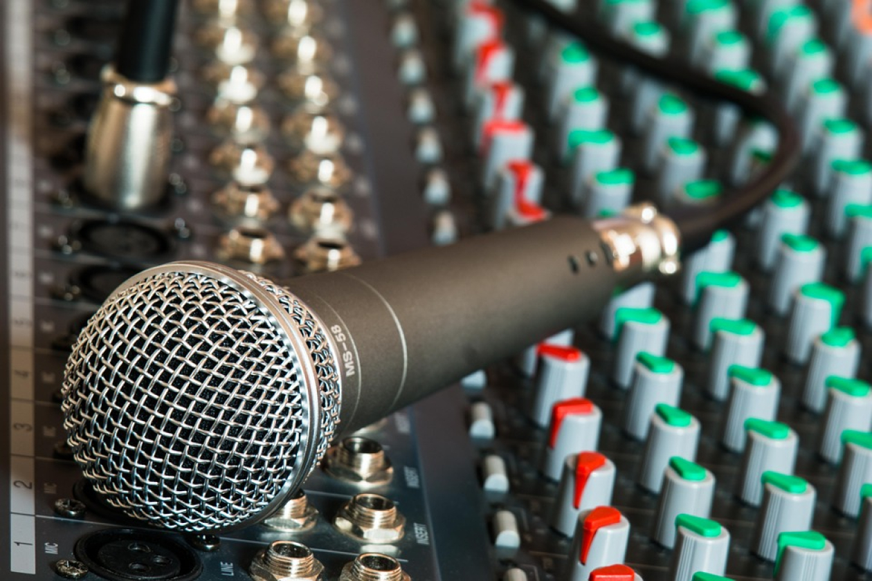 mic_aan_kabel.jpg " src=