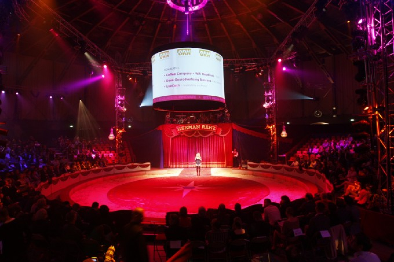 production_partners_eventbranche_4_.jpg " src=