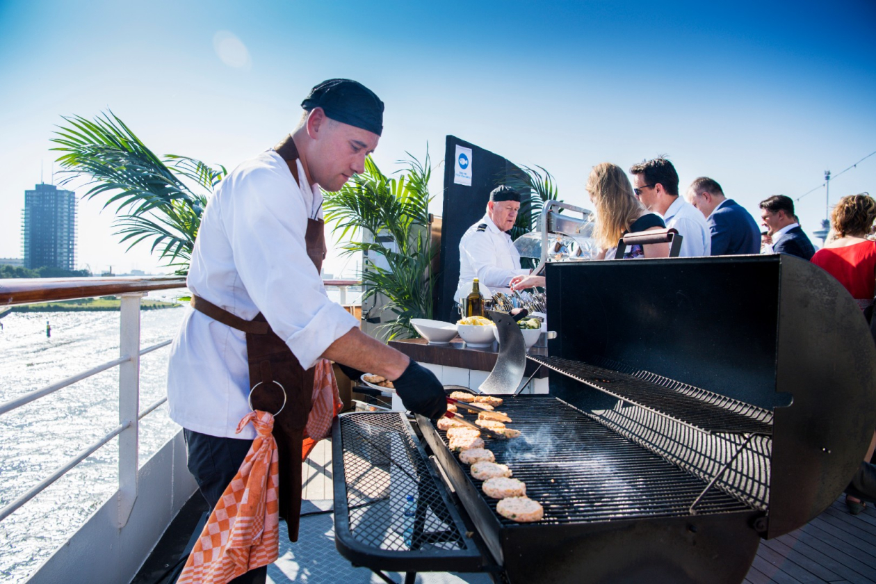 ssrotterdam_bbq_grand_ballroom_deck_event_piroschka_van_de_wouw.jpg " src=