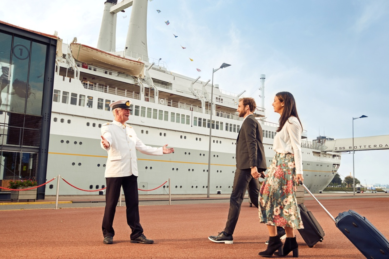 ssrotterdam_verwelkoming_door_boarding_steward.jpg " src=