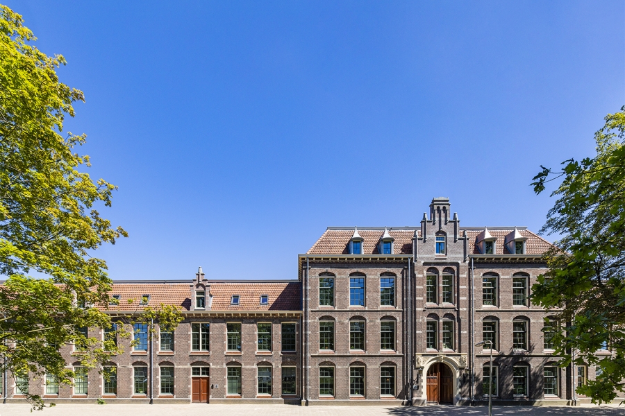 Voorkant gebouw 