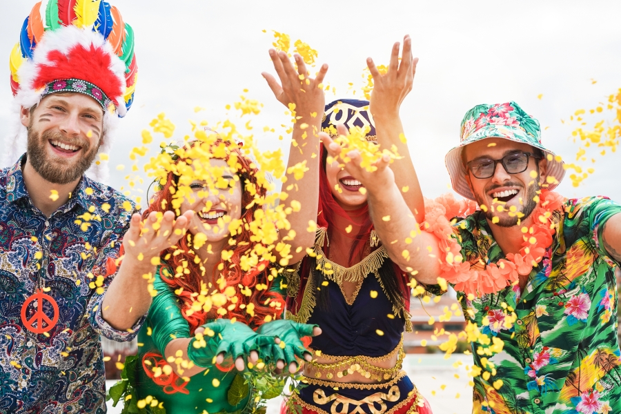 Feestende carnavalsvierders