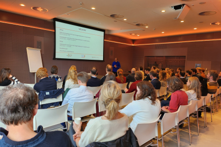 Jaarbeurs Meetup, zaal met beeldscherm