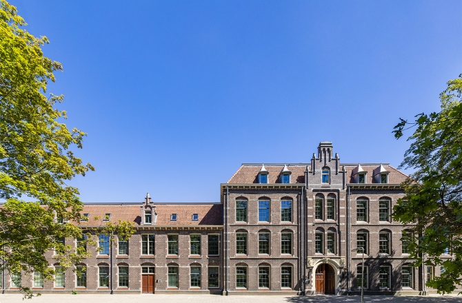 Voorkant gebouw 