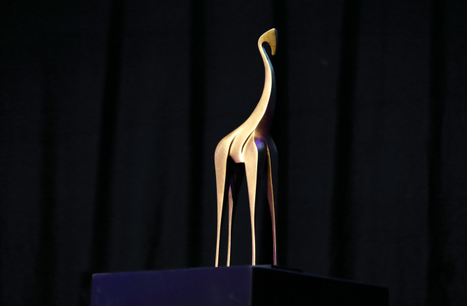 20210415-gouden_giraffe_beeldje.jpg