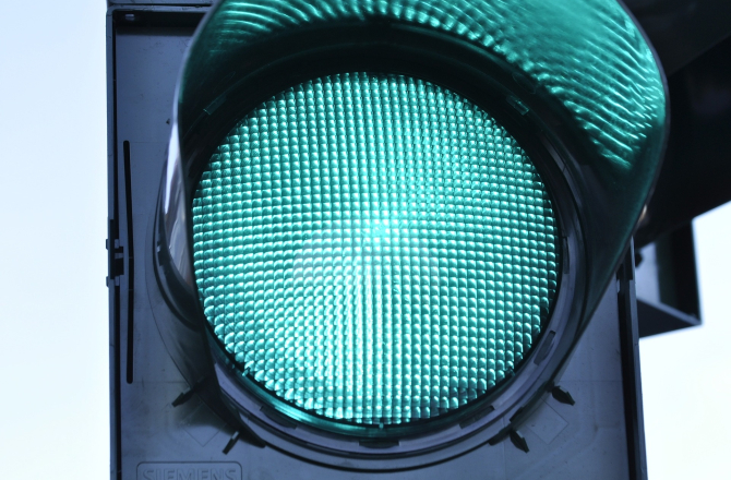20210624-traffic-light-876057_1920.jpg