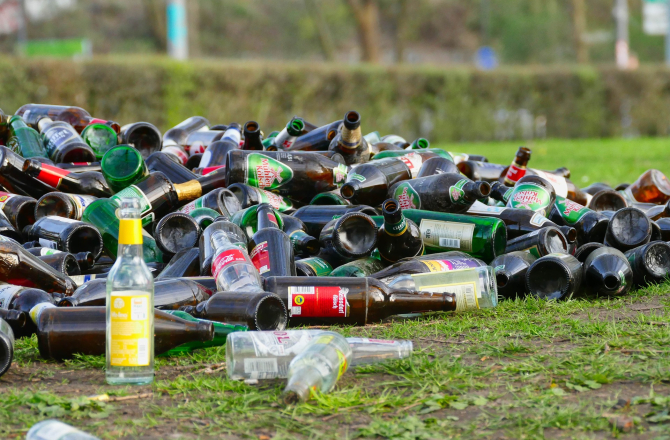 20220613-bottles-g6c1f2f05a_1920.jpg