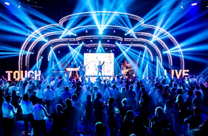 20240610-1931_bedrjifsfeest.jpg