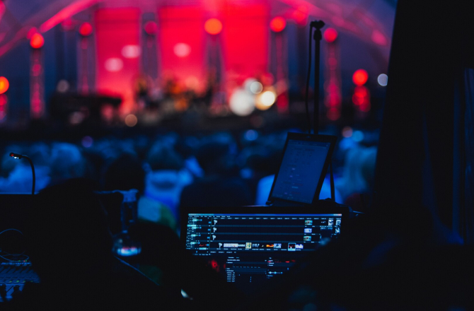 20240618-beeld_mailchimp_live-on-stage-live-music-artist.jpg