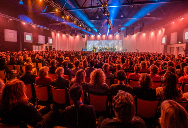 congreszaal purple