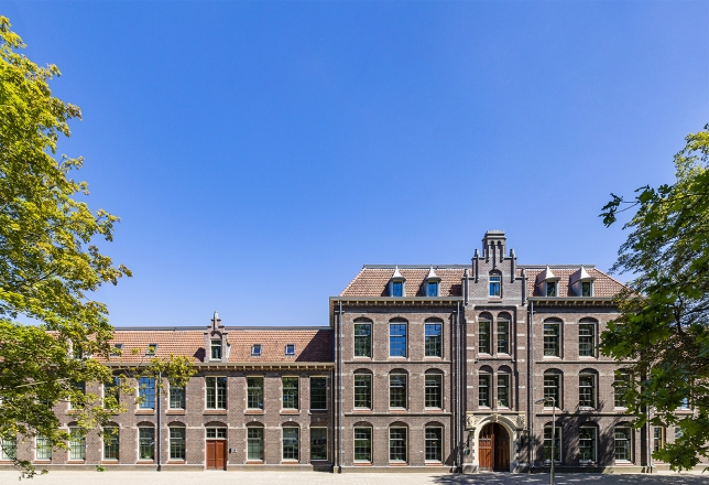 Voorkant gebouw 